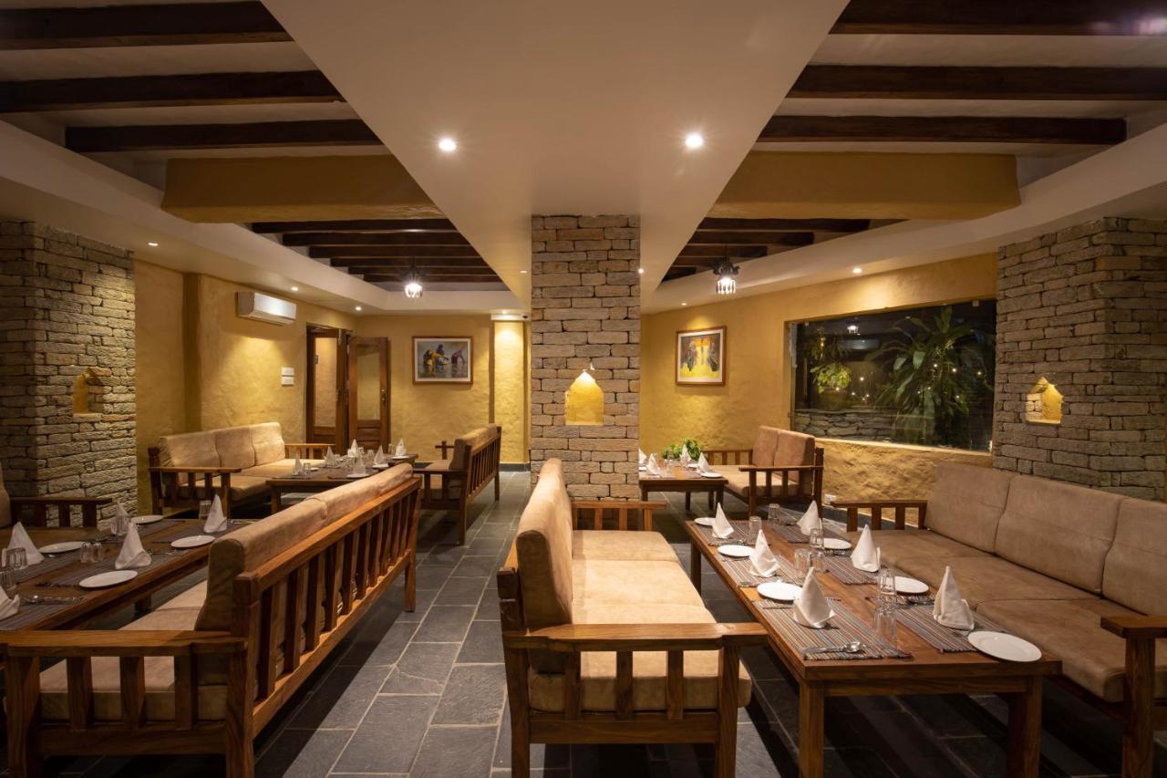 Bar Peepal Resort Pókhara Exteriér fotografie The interior of a restaurant in Kathmandu, Nepal