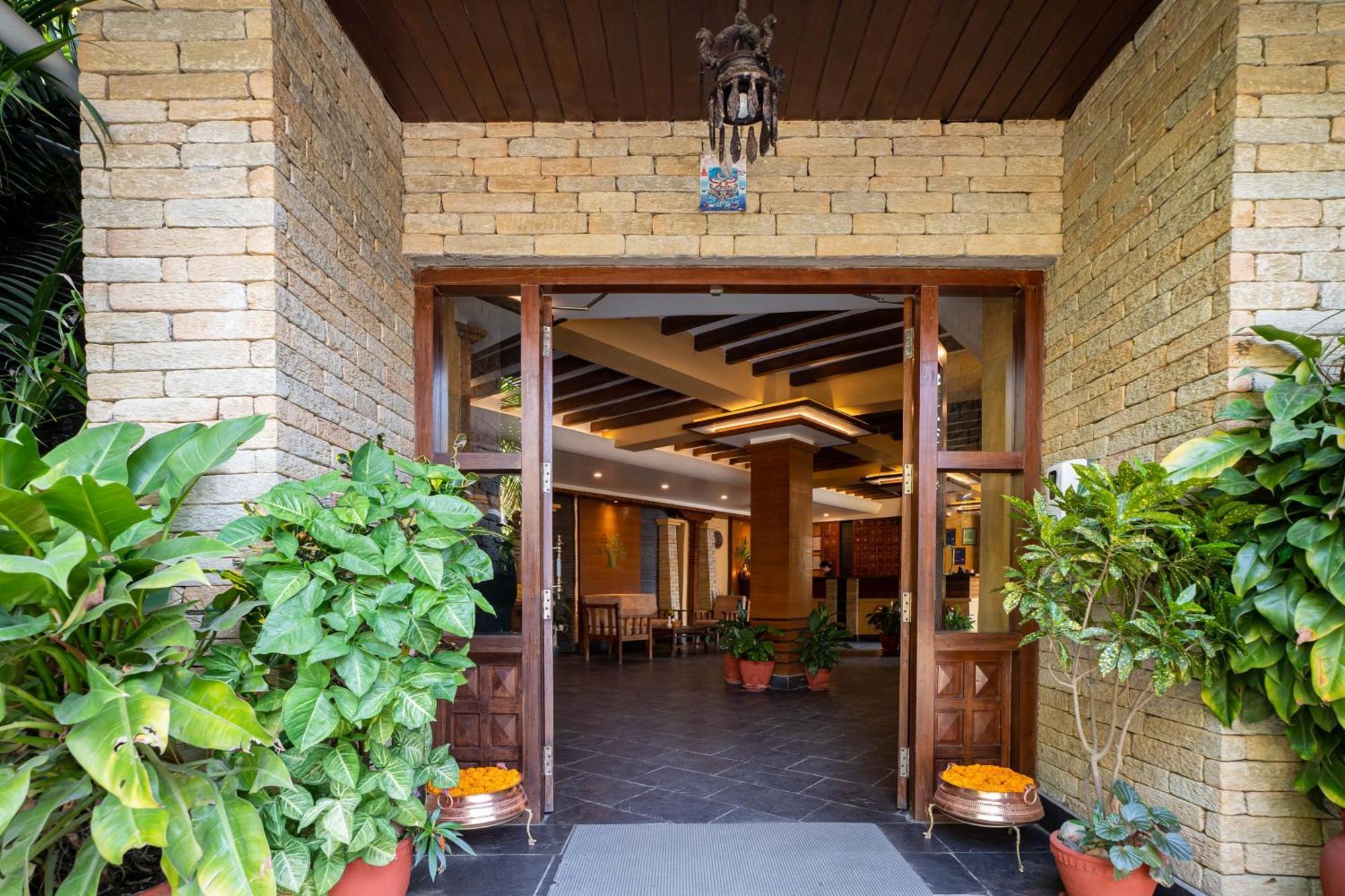 Bar Peepal Resort Pókhara Exteriér fotografie Entrance to the hotel