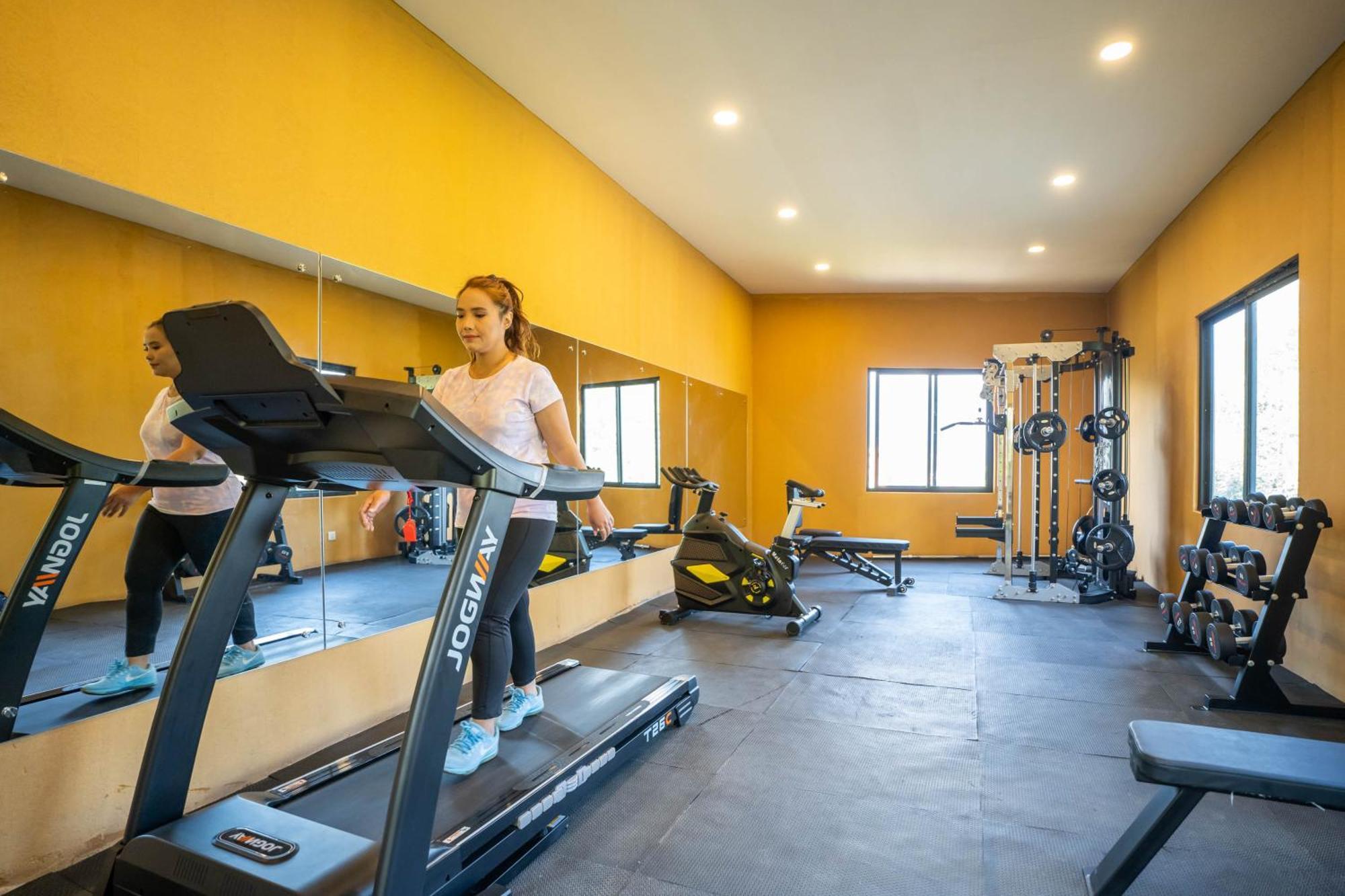 Bar Peepal Resort Pókhara Exteriér fotografie The gym at the University of Rwanda