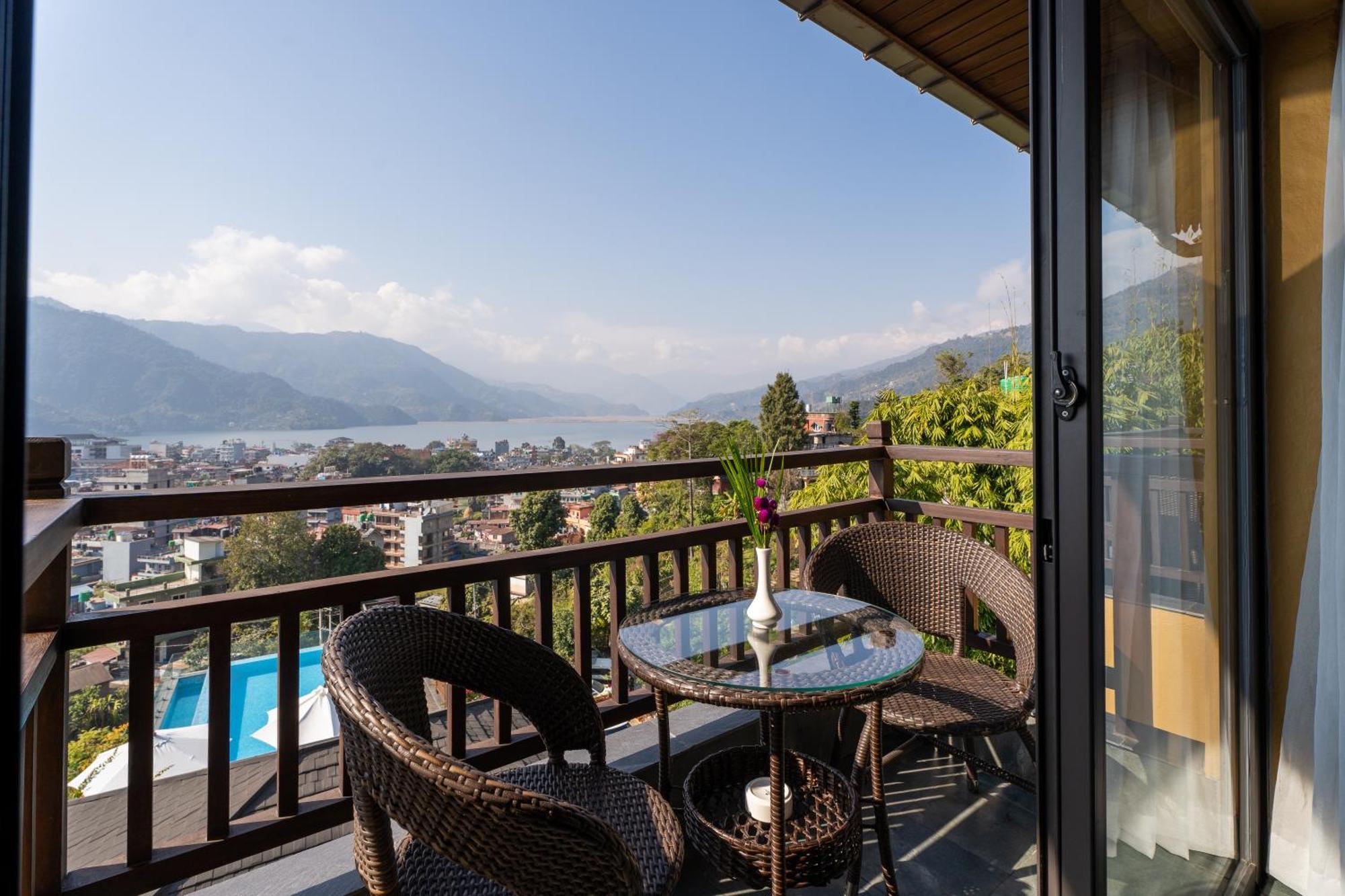 Bar Peepal Resort Pókhara Exteriér fotografie A view of Lake Biwa from a guest room