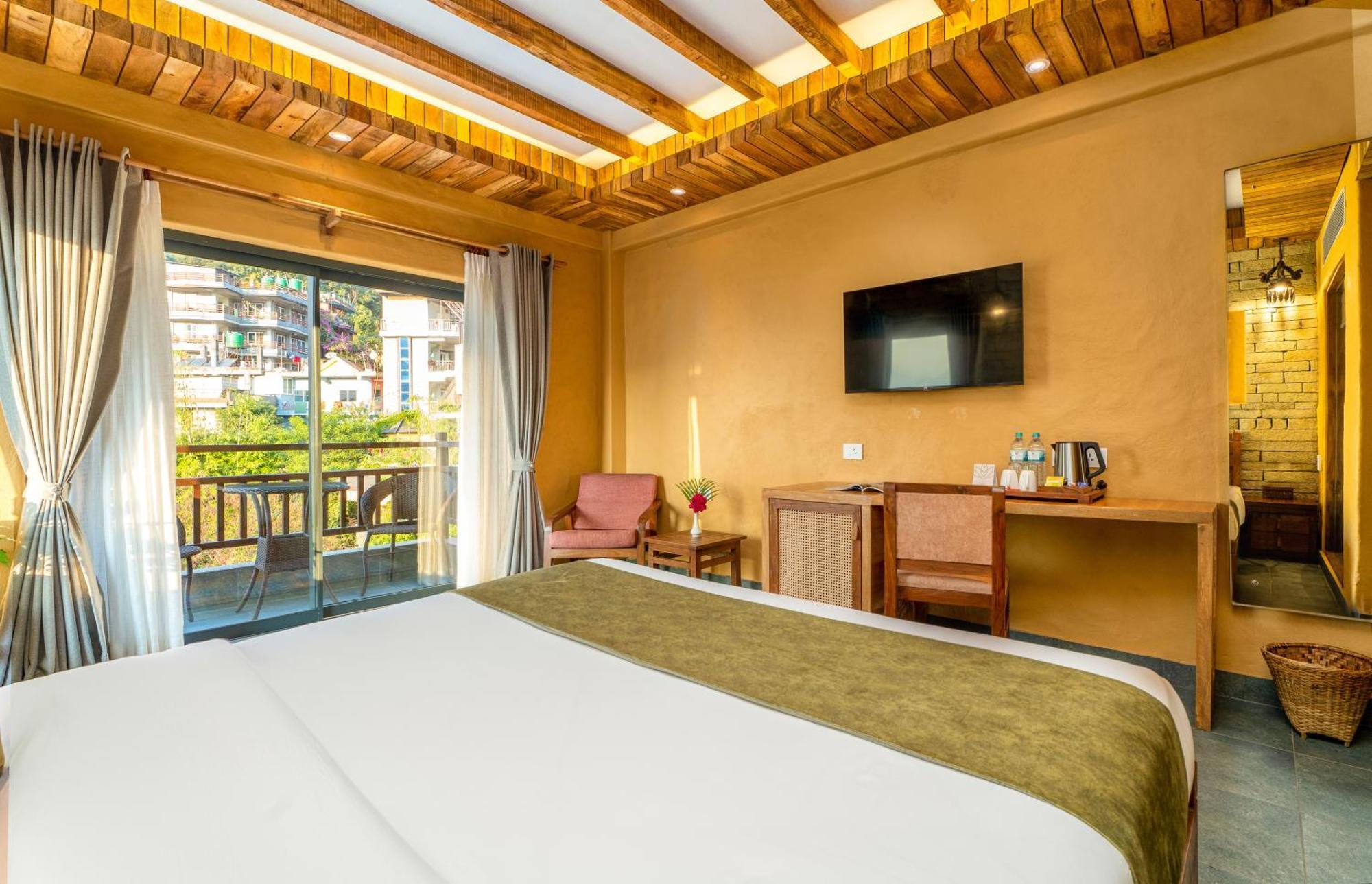 Bar Peepal Resort Pókhara Exteriér fotografie Deluxe Room